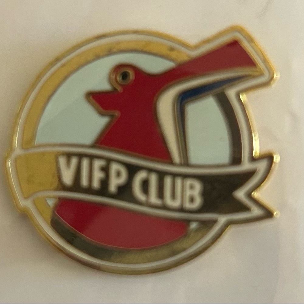 Carnival Cruise Line VIP Club Gold Status Pin - Picture 2 of 4